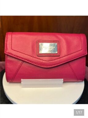 Tignanello  Wallet on chain Crossbody bag phone case  fuchsia  Padded  EUC  7.5w